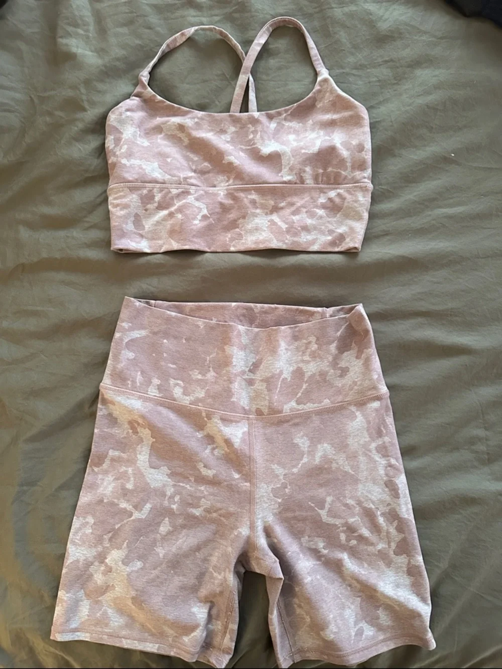Vuori Set - Sports Bra & Bike Shorts - Picture 1 of 2